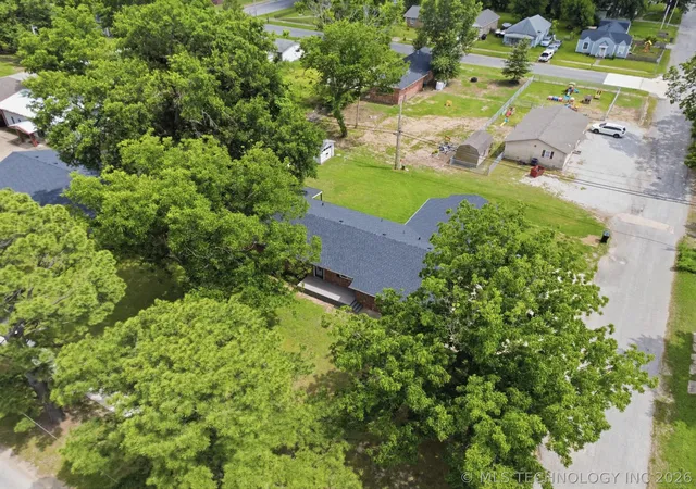 Photo 3 of Single family home for sale at 219 E Ozark St, Morris, OK 74445 | MLS# 2631280 | Listing updated on 2026-09-20