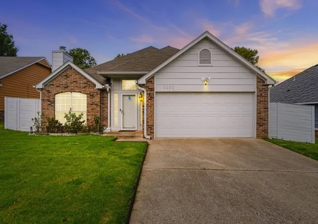 Photo 2 of Sale Pending at 9252 S 85th Eastavenue, Tulsa, OK 74133 | MLS# 2631140 | Listing updated on 2026-08-31