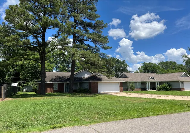 Photo 2 of Sale Pending at 1005 Se 5th St, Wagoner, OK 74467 | MLS# 2630952 | Listing updated on 2026-09-16