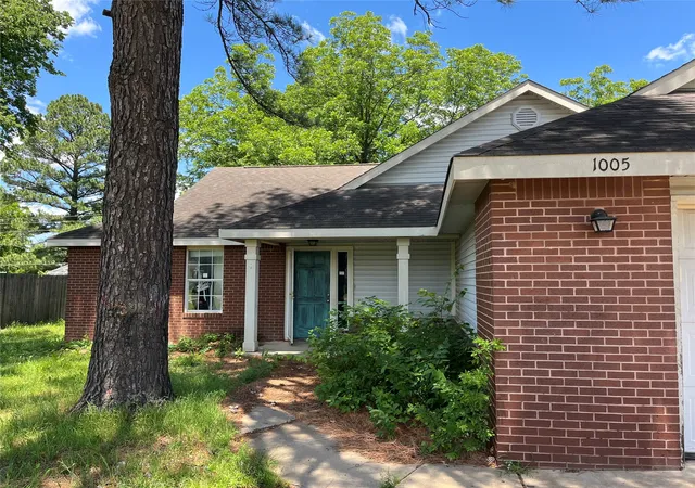 Photo 3 of Sale Pending at 1005 Se 5th St, Wagoner, OK 74467 | MLS# 2630952 | Listing updated on 2026-09-16