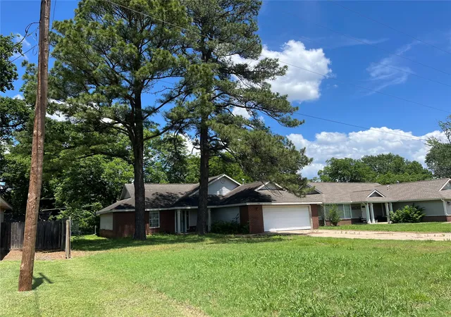 Photo 3 of Sale Pending at 1005 Se 5Th St, Wagoner, OK 74467 | MLS# 2630952 | Listing updated on 2026-09-16