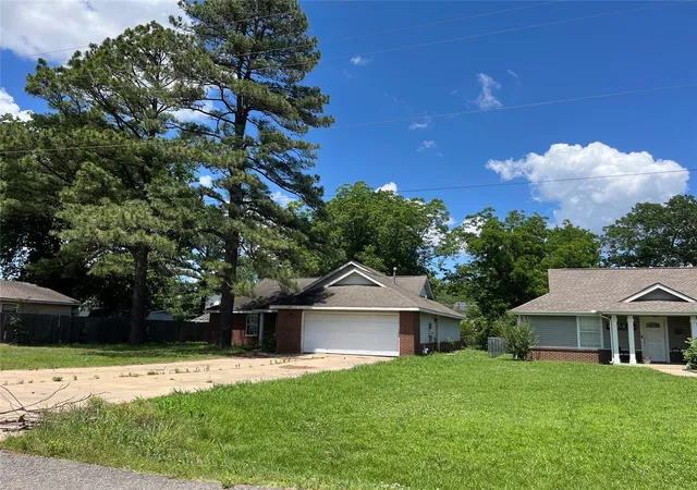 Photo 4 of Sale Pending at 1005 Se 5Th St, Wagoner, OK 74467 | MLS# 2630952 | Listing updated on 2026-09-16