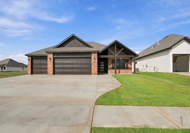 Photo 1 of Single family home for sale at 10401 E 132nd St S, Bixby, OK 74008 | MLS# 2631407 | Listing updated on 2026-10-22