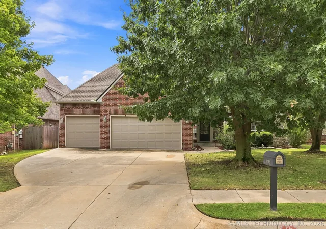 Photo 2 of Single family home for sale at 8752 E 102nd St, Tulsa, OK 74133 | MLS# 2629895 | Listing updated on 2026-09-13