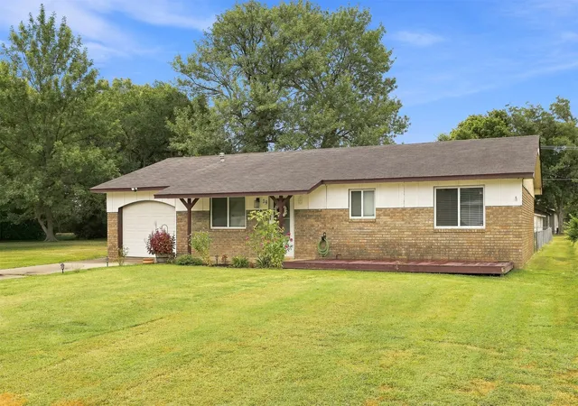 Photo 2 of Sale Pending at 19 S Whitaker St, Pryor, OK 74361 | MLS# 2630668 | Listing updated on 2026-09-11