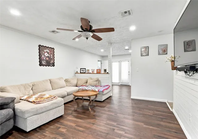 Photo 3 of Sale Pending at 19 S Whitaker St, Pryor, OK 74361 | MLS# 2630668 | Listing updated on 2026-09-11