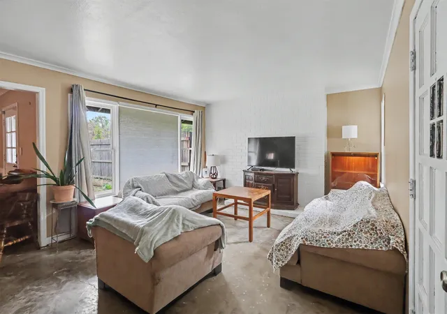 Photo 3 of Sale Pending at 5015 E 33Rd St, Tulsa, OK 74135 | MLS# 2631373 | Listing updated on 2026-09-30