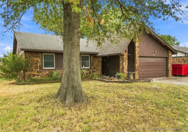 Photo 2 of Sale Pending at 7614 N 122nd East Ave, Owasso, OK 74055 | MLS# 2631487 | Listing updated on 2026-09-08