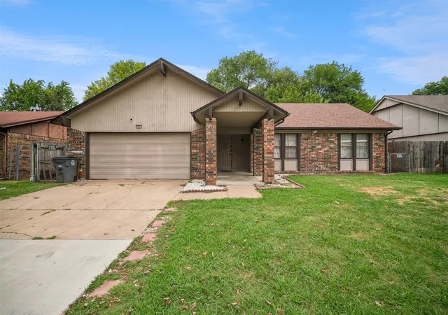 Single family home for sale at 11913 E 38Th Pl, Tulsa, OK 74146 | MLS# 2631473