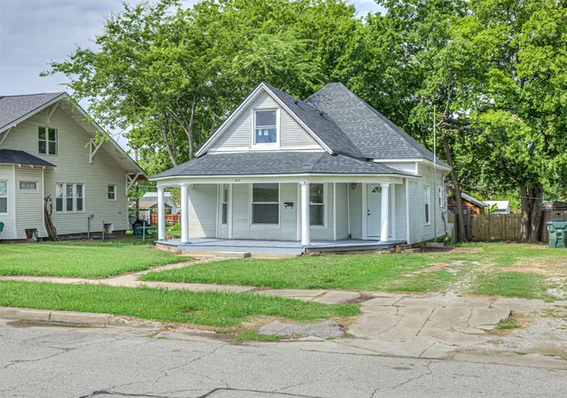Photo 1 of Sale Pending at 512 S Poplar St, Sapulpa, OK 74066 | MLS# 2631266 | Listing updated on 2026-09-15