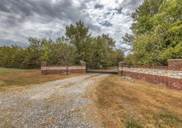 Photo 3 of Single family home for sale at 23269 W 40th St N, Haskell, OK 74436 | MLS# 2631484 | Listing updated on 2026-09-11