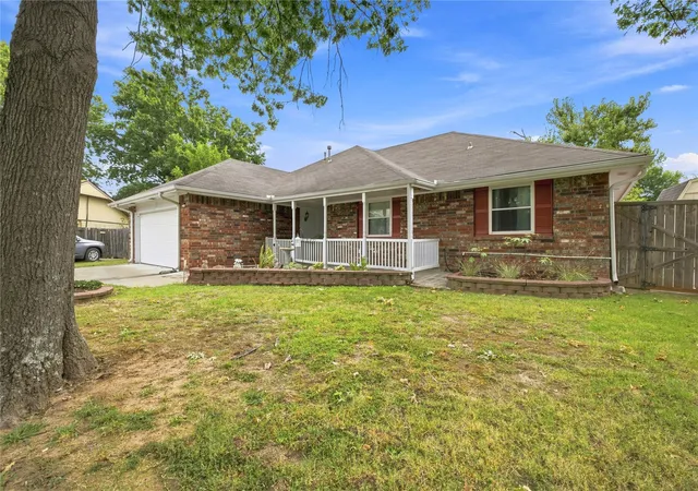 Photo 2 of Sale Pending at 2601 W Joliet Ct, Broken Arrow, OK 74012 | MLS# 2631556 | Listing updated on 2026-09-09