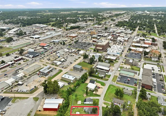 Photo 2 of Sale Pending at 415 S Cherokee Ave, Claremore, OK 74017 | MLS# 2631642 | Listing updated on 2026-09-21