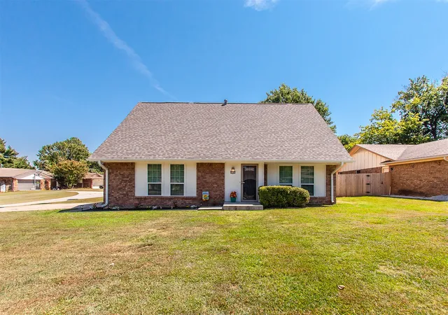 Photo 1 of Single family home for sale at 2105 S Hickory Ave, Broken Arrow, OK 74012 | MLS# 2631370 | Listing updated on 2026-09-07