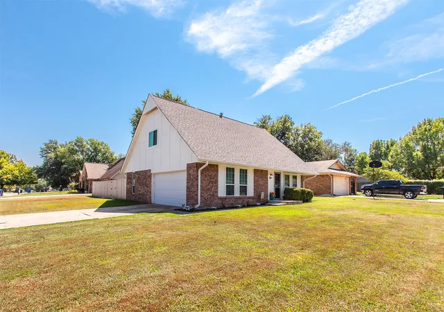 Photo 2 of Single family home for sale at 2105 S Hickory Ave, Broken Arrow, OK 74012 | MLS# 2631370 | Listing updated on 2026-09-07