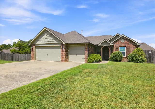 Photo 2 of Sale Pending at 1800 Tulip Ct, Claremore, OK 74019 | MLS# 2631371 | Listing updated on 2026-09-03