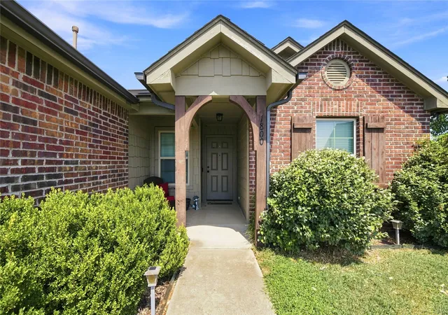Photo 3 of Sale Pending at 1800 Tulip Ct, Claremore, OK 74019 | MLS# 2631371 | Listing updated on 2026-09-03