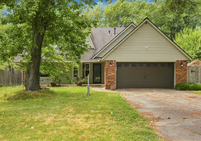 Photo 1 of Sale Pending at 7504 S Dennis Blvd, Broken Arrow, OK 74014 | MLS# 2631369 | Listing updated on 2026-08-31