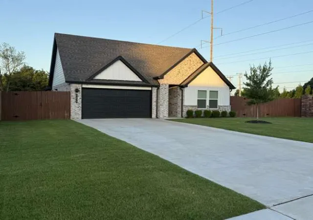 Photo 1 of Single family home for sale at 4639 S Chestnut Ave, Broken Arrow, OK 74011 | MLS# 2631597 | Listing updated on 2026-09-11