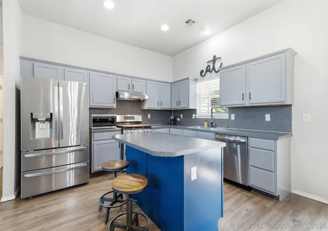 Photo 3 of Sale Pending at 5703 S Quincy Pl, Tulsa, OK 74105 | MLS# 2631432 | Listing updated on 2026-10-02