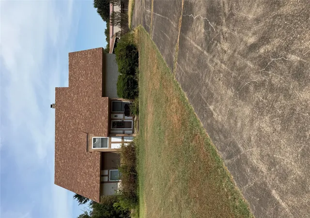 Photo 2 of Sale Pending at 108 Brian Ln, Hugo, OK 74743 | MLS# 2631674 | Listing updated on 2026-09-05