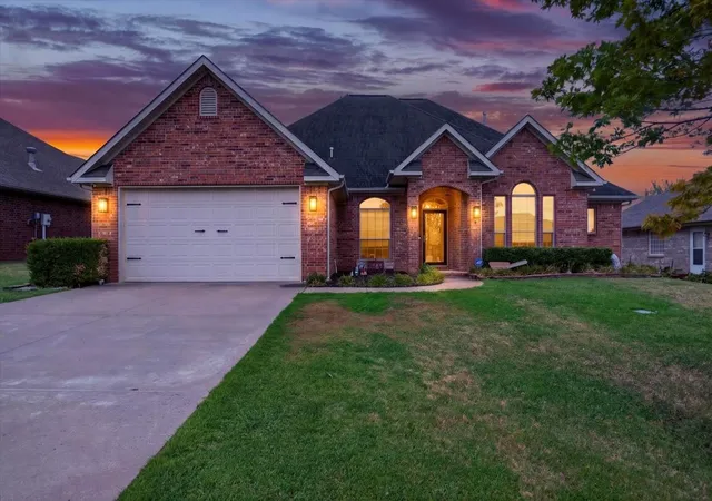 Photo 1 of Single family home for sale at 517 S Cary Pl, Muskogee, OK 74403 | MLS# 2631673 | Listing updated on 2026-10-04