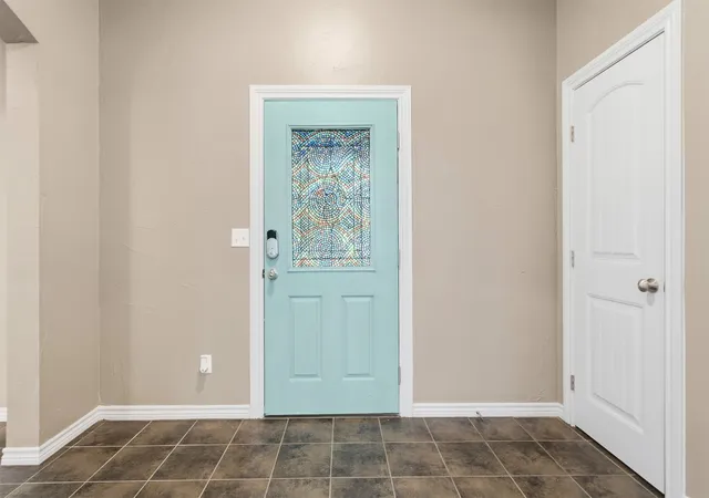 Photo 3 of Single family home for sale at 4702 Lake Shore Dr, Ardmore, OK 73401 | MLS# 2627745 | Listing updated on 2026-09-08