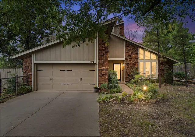 Photo 1 of Sale Pending at 219 N Oak Ridge Dr, Sand Springs, OK 74063 | MLS# 2631700 | Listing updated on 2026-09-29