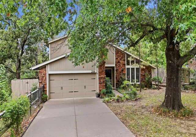 Photo 4 of Sale Pending at 219 N Oak Ridge Dr, Sand Springs, OK 74063 | MLS# 2631700 | Listing updated on 2026-09-29