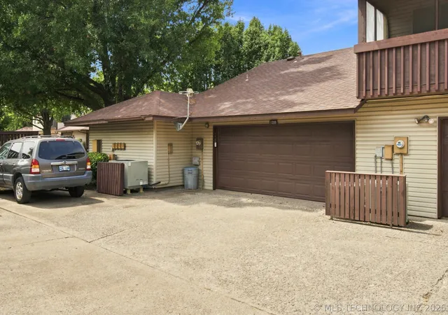 Listing Photo 2 - Condo for sale in building located at 1209 S 111th E Ave, Tulsa, OK 74128 - Unit #32-4D