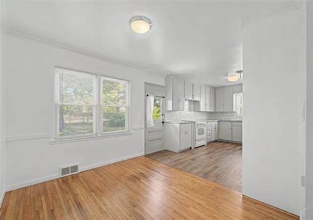 Photo 4 of Single family home for sale at 5450 S Boston Ave, Tulsa, OK 74105 | MLS# 2631759 | Listing updated on 2026-10-29