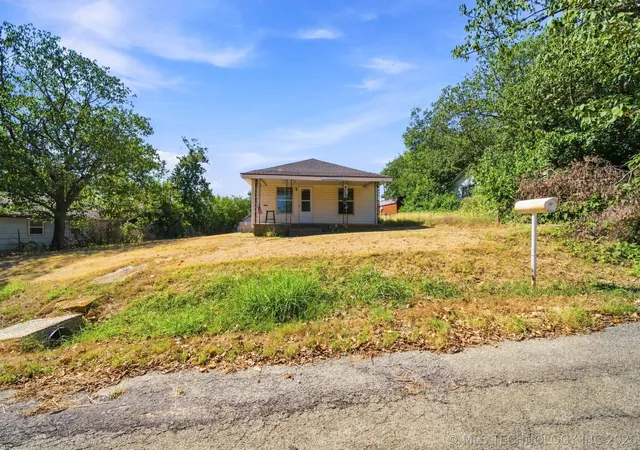 Photo 1 of Single family home for sale at 404 W Walnut St, Drumright, OK 74030 | MLS# 2631772 | Listing updated on 2026-09-25