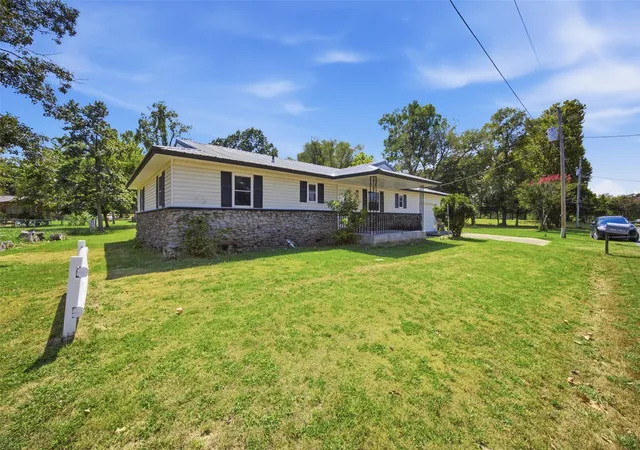 Photo 2 of Single family home for sale at 421364 E 1164 Rd, Eufaula, OK 74432 | MLS# 2631230 | Listing updated on 2026-10-06