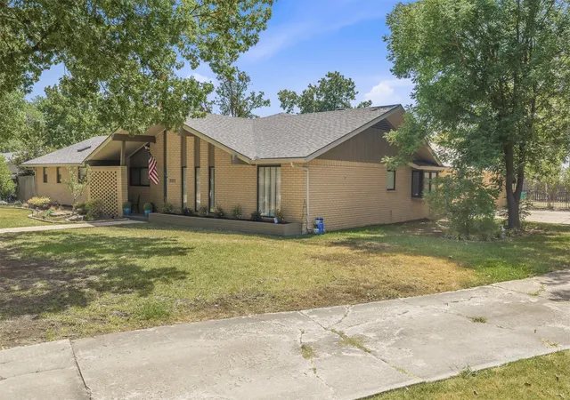Photo 2 of Single family home for sale at 2212 Cloverleaf Pl, Ardmore, OK 73401 | MLS# 2631800 | Listing updated on 2026-08-29