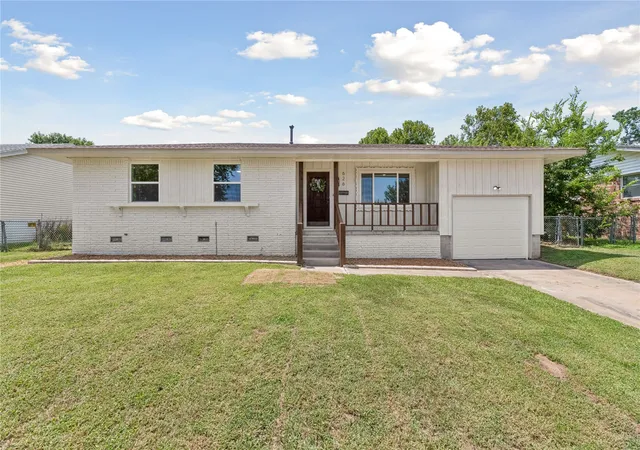 Photo 1 of Sale Pending at 626 N Moccasin Pl, Sapulpa, OK 74066 | MLS# 2631052 | Listing updated on 2026-09-02
