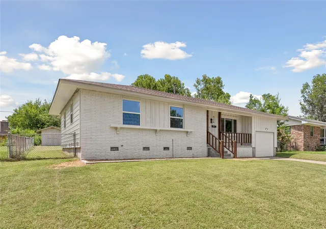 Photo 2 of Sale Pending at 626 N Moccasin Pl, Sapulpa, OK 74066 | MLS# 2631052 | Listing updated on 2026-09-02