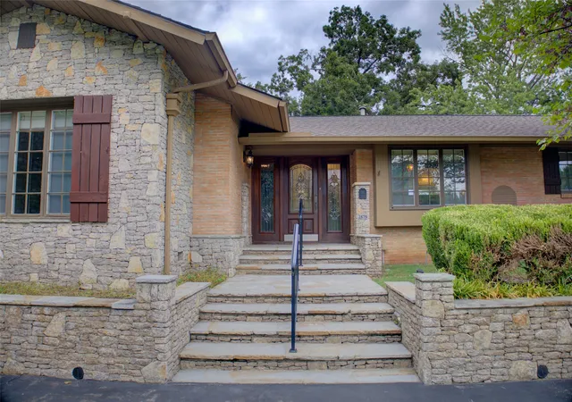 Photo 1 of Sale Pending at 2879 E 34th St, Tulsa, OK 74105 | MLS# 2631807 | Listing updated on 2026-09-02