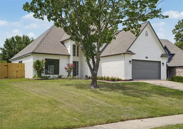 Photo 2 of Single family home for sale at 908 S Umbrella Cir, Broken Arrow, OK 74012 | MLS# 2631828 | Listing updated on 2026-10-07