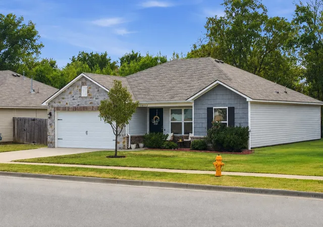 Photo 1 of Single family home for sale at 10912 N 100th Eastavenue, Owasso, OK 74055 | MLS# 2631435 | Listing updated on 2026-09-22