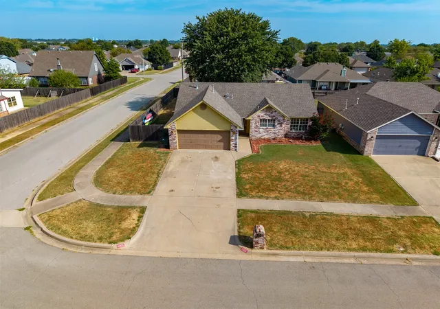 Photo 2 of Sale Pending at 11101 E 118th St N, Collinsville, OK 74021 | MLS# 2631812 | Listing updated on 2026-08-29