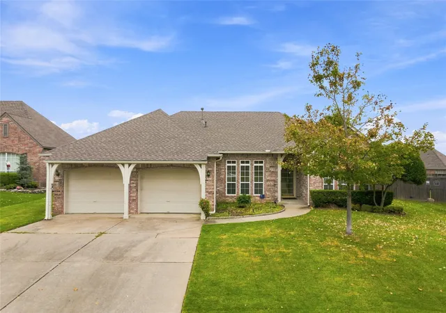 Photo 1 of Single family home for sale at 1721 W Montpelier St, Broken Arrow, OK 74012 | MLS# 2631653 | Listing updated on 2026-09-14