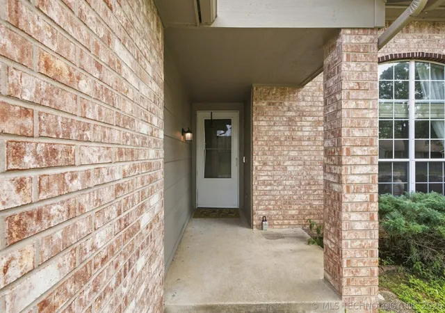 Photo 3 of Sale Pending at 474 E 142nd Place, Glenpool, OK 74033 | MLS# 2631838 | Listing updated on 2026-09-08