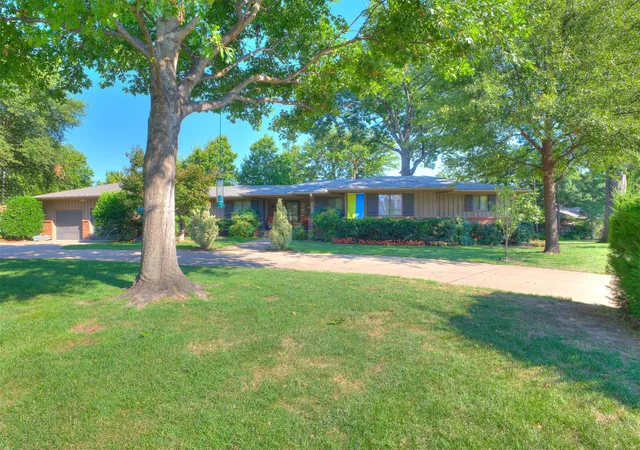 Photo 2 of Single family home for sale at 2603 S Columbia Pl, Tulsa, OK 74114 | MLS# 2631729 | Listing updated on 2026-08-30