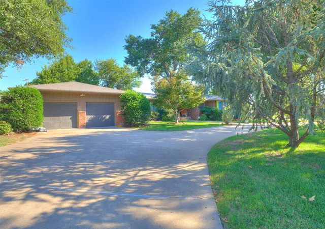 Photo 3 of Single family home for sale at 2603 S Columbia Pl, Tulsa, OK 74114 | MLS# 2631729 | Listing updated on 2026-08-30