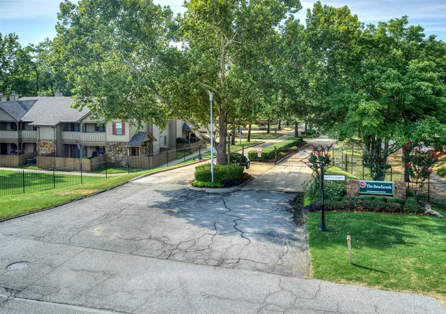 Listing Photo 2 - Condo for sale in building located at 9105 S Urbana Ave S, Tulsa, OK 74137 - Unit #G