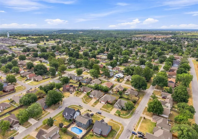 Photo 3 of Sale Pending at 1230 E 138th Pl, Glenpool, OK 74033 | MLS# 2631206 | Listing updated on 2026-08-29