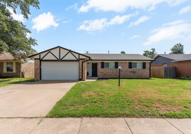 Photo 2 of Sale Pending at 4819 S Spruce Dr, Sand Springs, OK 74063 | MLS# 2631827 | Listing updated on 2026-08-30