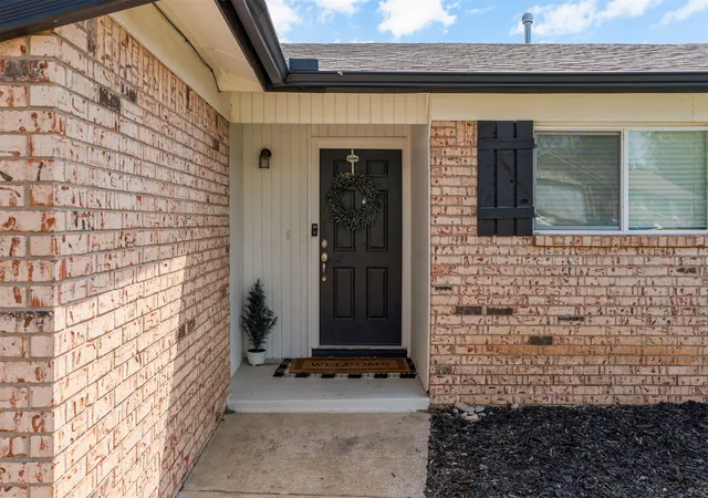 Photo 3 of Sale Pending at 4819 S Spruce Dr, Sand Springs, OK 74063 | MLS# 2631827 | Listing updated on 2026-08-30