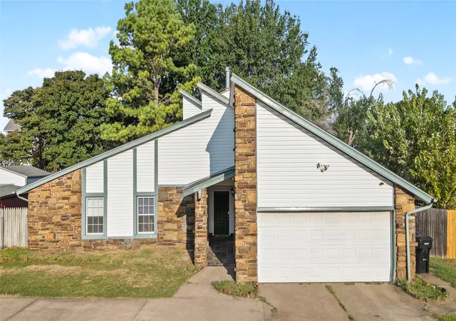 Photo 1 of Single family home for sale at 3200 S Lions Ave, Broken Arrow, OK 74012 | MLS# 2631685 | Listing updated on 2026-09-14