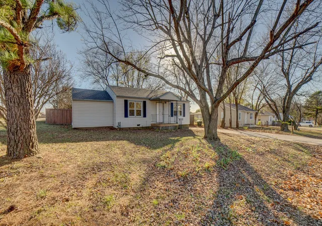 Photo 1 of Single family home for sale at 200 W 44th St, Sand Springs, OK 74063 | MLS# 2631872 | Listing updated on 2026-09-10